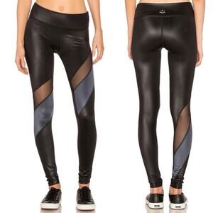 Beyond Yoga Gloss Over Waves leggings size XS